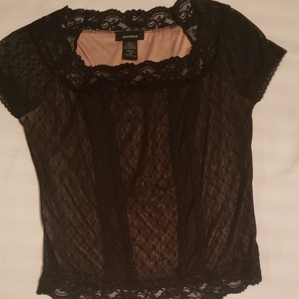 Lace sheer short sleeve top Hp🔥🔥🔥